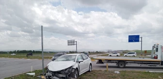 Sivas'ta Otomobil Kazası: 11 Kişi Yaralandı