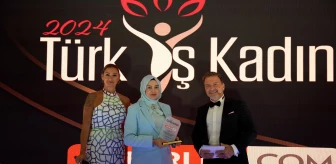 Türk İş Kadınları Plaket Tören'inde Haberler.com Genel Yayın Yönetmeni Av. Bedia Teymur'a ödül