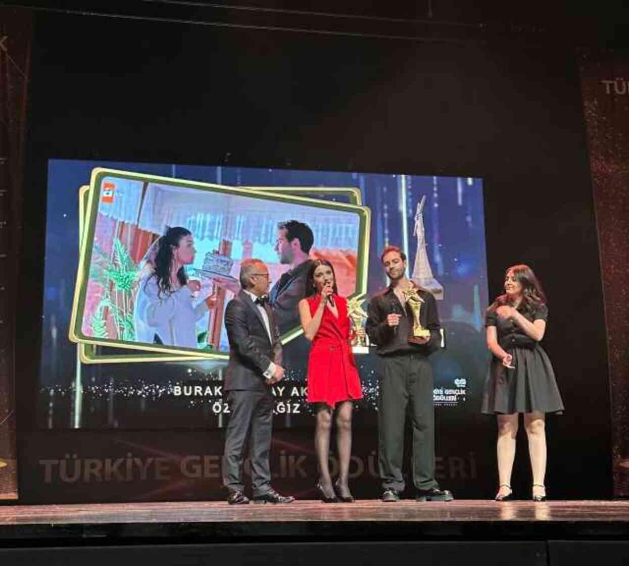 Türkiye Gençlik Ödül Törenin'de Haberler.com'a özel ödül