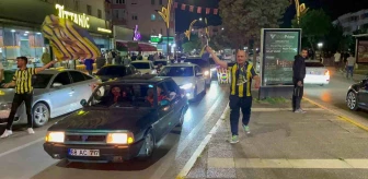 Fenerbahçe ve Galatasaray Taraftarları Aksaray'da Kutlama Yaptı