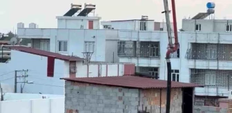 Adana'da İnşaat İşçisi Beton Mikserinin Hortumuna Tutunarak Yer Değiştirdi