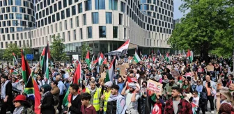 Brüksel'de İsrail'in Gazze saldırılarını protesto eden binlerce kişi AB'ye ateşkes çağrısı yaptı