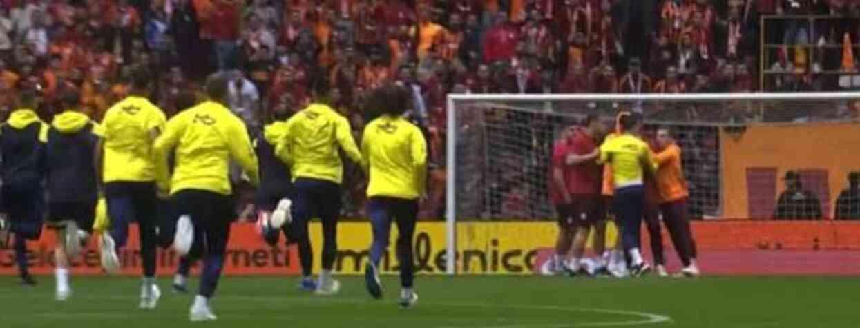 Galatasaray Fenerbahçe maçı öncesi kavga mı çıktı, kimle kim kavga etti? Galatasaray Fenerbahçe maçı öncesi kavga mı çıktı, kimle kim kavga etti?