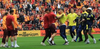 Galatasaray Fenerbahçe maçı öncesi kavga mı çıktı, kimle kim kavga etti?
