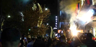 Fenerbahçe Galatasaray'ı yenerek şampiyonluk şansını son haftaya taşıdı