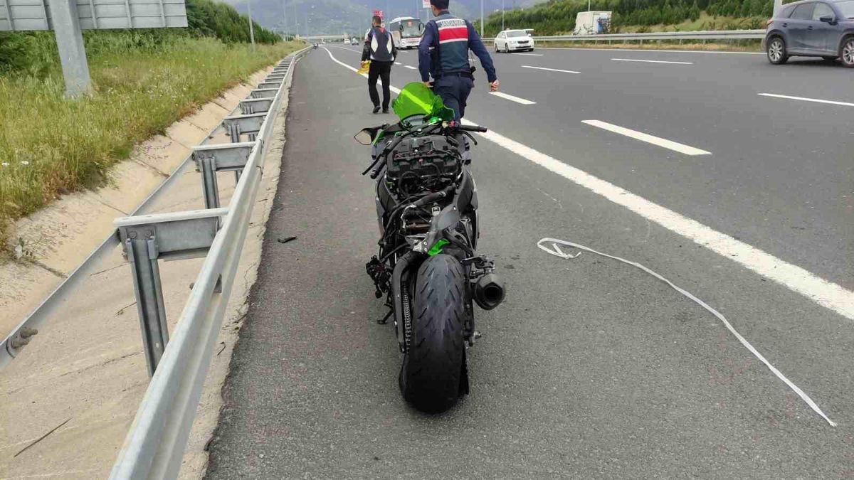 İstanbul-İzmir Otoyolu'nda Motosiklet Kazası: Yaralılar Hastaneye Kaldırıldı