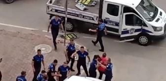 Adana'da kaldırım işgali yapan esnafa bıçaklı saldırı
