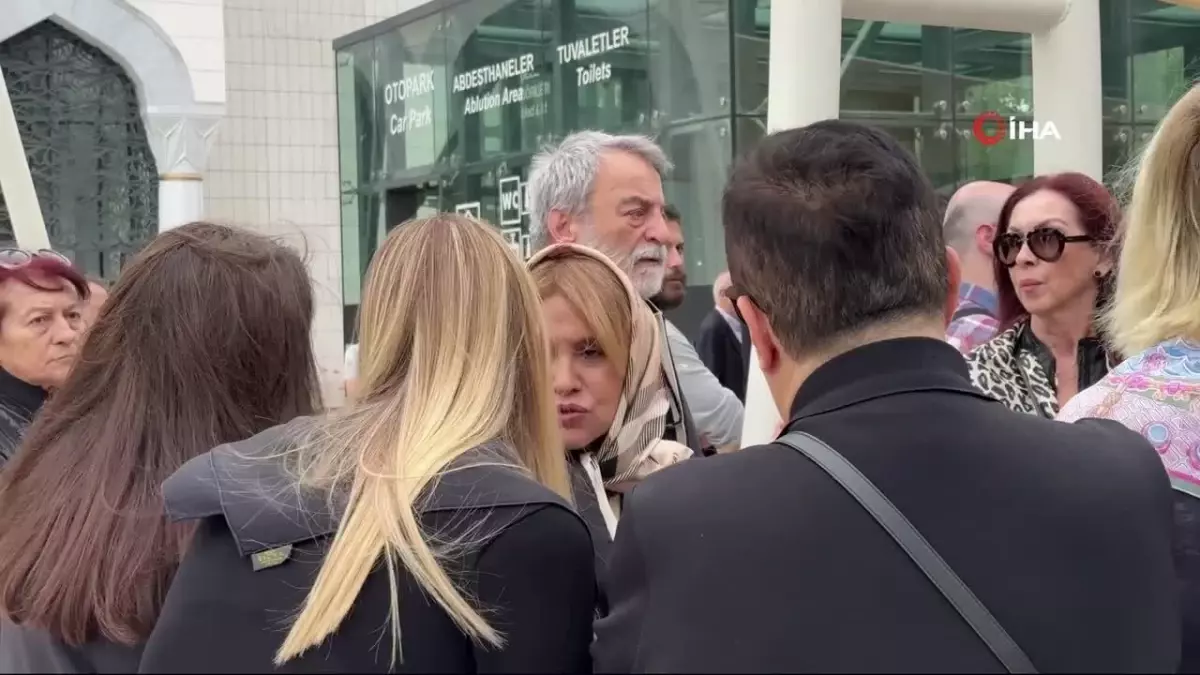 Ünlü sunucu Erkan Yolaç son yolculuğuna uğurlandı