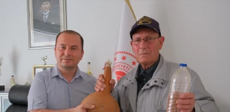 70 Yaşındaki Gazi Ahmet Büyüktat, Ata Tohumlarını İlçe Tarım ve Orman Müdürlüğüne Teslim Etti