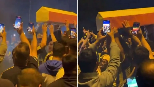 They did this too! Fenerbahçe fans lifted Galatasaray's coffin.