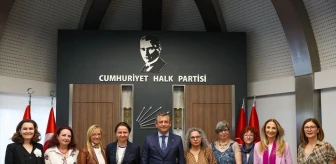 CHP Genel Başkanı Özgür Özel ve CHP Kadın Kolları Genel Başkanı Aylin Nazlıaka, EŞİK Platformu temsilcileriyle görüştü