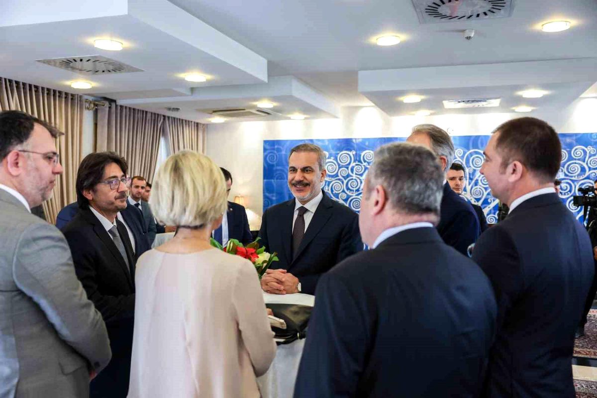 Dışişleri Bakanı Fidan, Pakistan Senato Başkanı Gilani ile görüştü