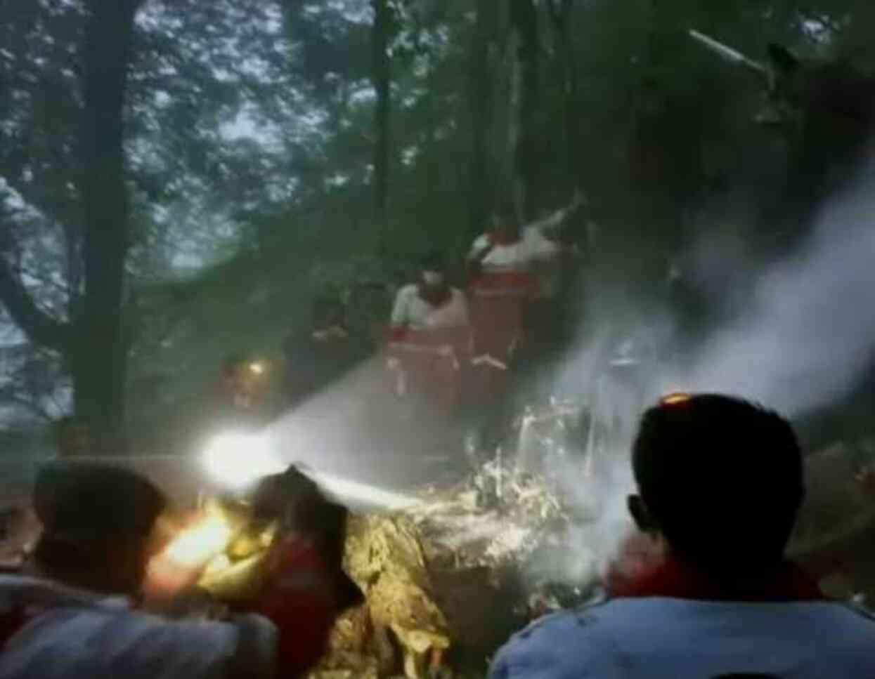 İran Cumhurbaşkanı Reisi'yi taşıyan helikopterin enkazına ulaşıldı