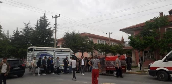 Afyonkarahisar'da kamyonetin çarptığı motosikletin sürücüsü ağır yaralandı
