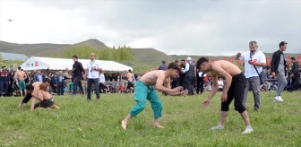 Kars'ta Geleneksel Karakucak Güreş Şenlikleri Düzenlendi