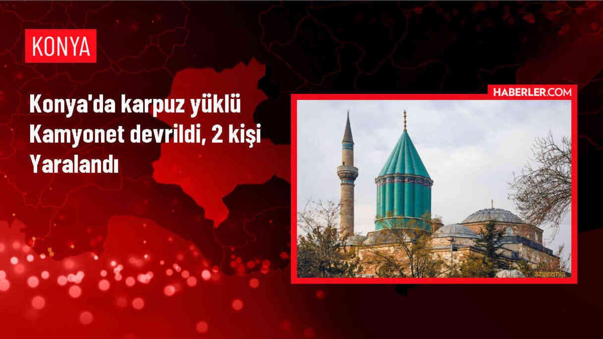 Konya'da karpuz yüklü kamyonet devrildi, 2 kişi yaralandı