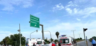 Erzin'de otobüs ile otomobil çarpıştı: Sürücü yaralandı