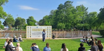Sakarya'da Gençlik Haftası kapsamında 'Adapazarı Gençleri Yazarlarını Okuyor' etkinliği düzenlendi