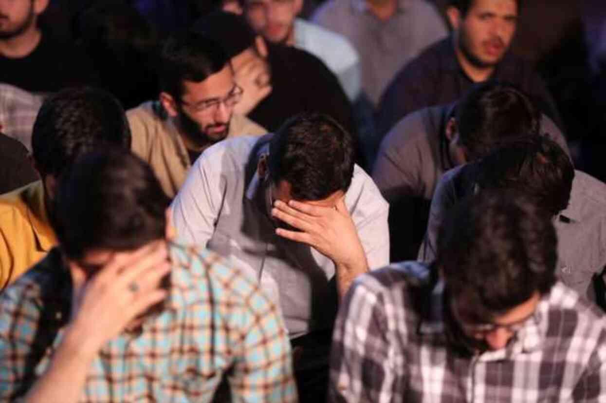 Tahran'da halk, Reisi ve diğer yetkililerin sağ bulunması için dua ediyor Tahran'da halk, Reisi ve diğer yetkililerin sağ bulunması için dua ediyor