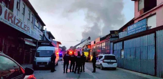 İnegöl'deki Mobilya İmalathanesinde Yangın Kontrol Altına Alındı
