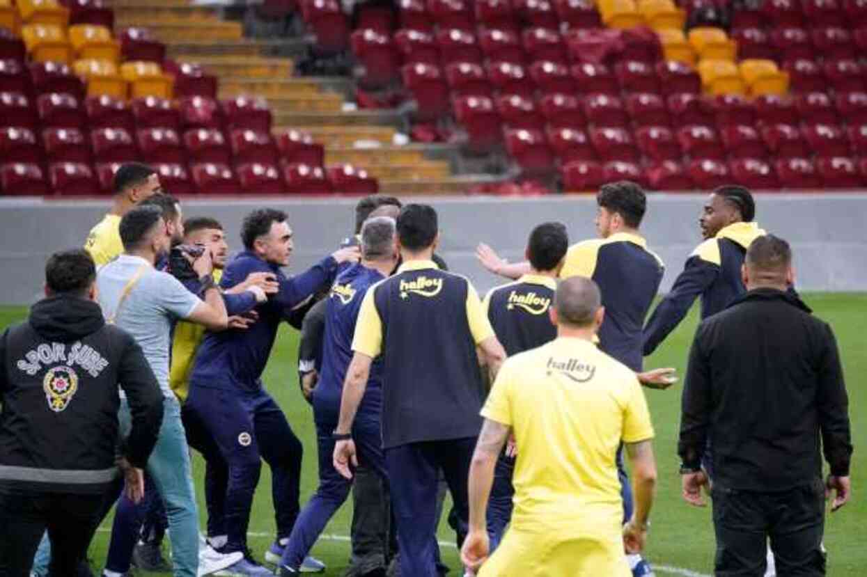 Galatasaray stat müdürüne darp girişimiyle ilgili 2'si futbolcu 5 kişi ifadeye çağrıldı Galatasaray stat müdürüne darp girişimiyle ilgili 2'si futbolcu 5 kişi ifadeye çağrıldı