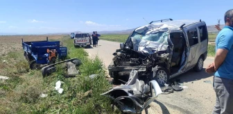 Afyonkarahisar'da Patpat ile Hafif Ticari Araç Çarpıştı: 2 Ölü, 2 Yaralı