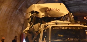 Sinop'ta yolcu minibüsüyle traktör çarpışması: 11 yaralı