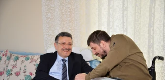 Trabzon Büyükşehir Belediye Başkanı Ahmet Metin Genç, bedensel engelli Şener Topaloğlu'nun evine konuk oldu