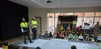 Bitlis Emniyet Müdürlüğü Anaokulu Öğrencilerini Trafik Kuralları Hakkında Bilgilendirdi