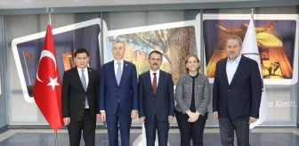 Kazakistan Büyükelçisi Ankara Valisini Ziyaret Etti