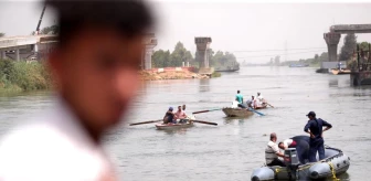 Mısır'da Yolcu Minibüsü Nil Nehrine Düştü: 11 Ölü