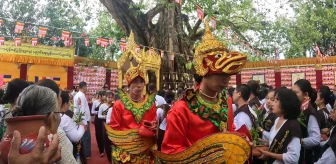 Myanmar'da Budist Hacılar Kason Su Dökme Festivaline Katıldı