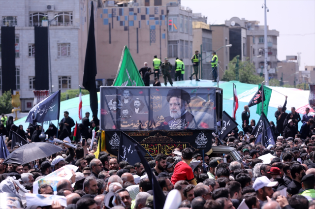 Tehran has never seen such a crowd! Chaos and fainting occurred at Raisi's funeral