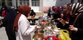 Bitlis'te Kız Anadolu İmam Hatip Lisesi Filistin yararına hayır kampanyası düzenledi