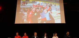 A Milli Kadın Futbol Takımı Erzincan'da panelde