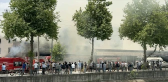 Adana'da Mobilya Deposunda Çıkan Yangında Mahsur Kalan 4 Kişi Kurtarıldı