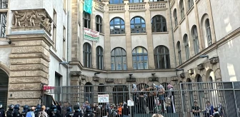 Berlin'de Filistin'e Destek Eylemi Yapan Üniversite Binası Polis Tarafından Boşaltıldı