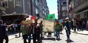 Rize'de Çay Üreticileri Tabuta Doldurdukları Çayı Taşıyarak Eylem Yaptı