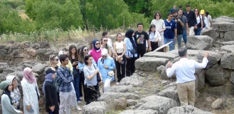 GAÜN Mimarlık Fakültesi Öğrencileri Tilmen Höyük Arkeolojik Parkı ve Yesemek Açık Hava Müzesi'ni Ziyaret Etti