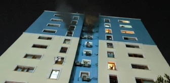 Zeytinburnu'nda 10 Katlı Binada Çıkan Yangın Kontrol Altına Alındı