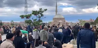 İstanbul'da kaza yapan motosikletli kurye ve annesi toprağa verildi