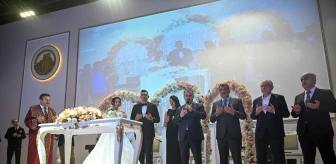 BBP Genel Başkanı Mustafa Destici, partisinin Genel Başkan Yardımcısı Nihat Gürbüz'ün oğlunun düğününde nikah şahitliği yaptı