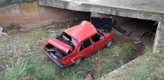 Kırıkkale'de Beton Menfeze Çarpan Otomobil Kazası: 2 Yaralı