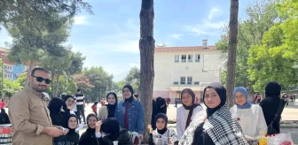 Orhangazi İmam Hatip Ortaokulu Filistin'e Yardım İçin Satış Standı Açtı