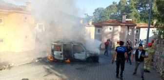 Marmaris'te Şahsın Evini ve Araçlarını Yakması Sonucu Yangın Çıktı