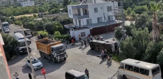 Mersin'de öğrenci servisi kamyonla çarpıştı