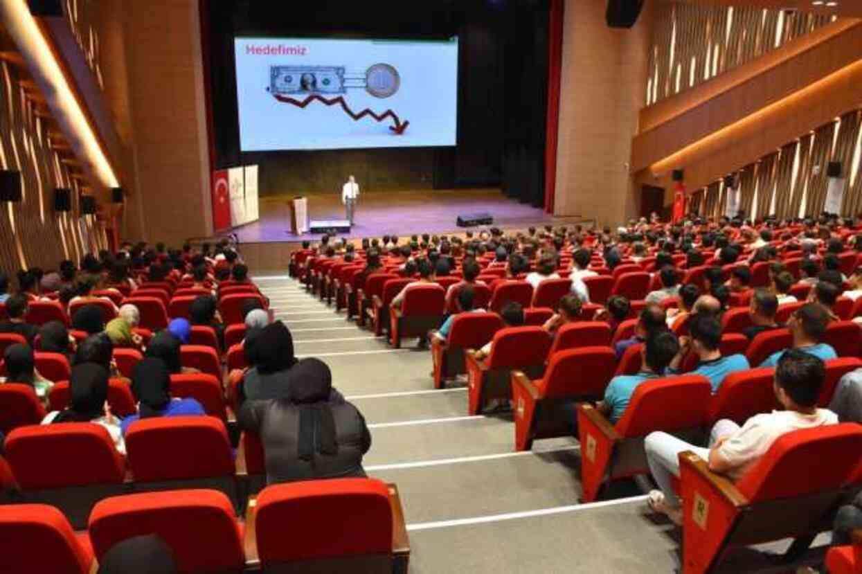 Batman'da öğrencilerle bir araya gelen Dr. Ekrem Teymur yapay zekanın geleceğini anlattı