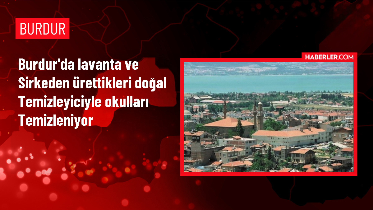 Burdur'da Bir Okulun Öğretmen ve Öğrencileri Lavanta ve Sirkeden Doğal Temizleyiciler Üretiyor