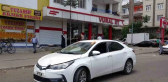 Diyarbakır'da otomobil kasap markete girdi