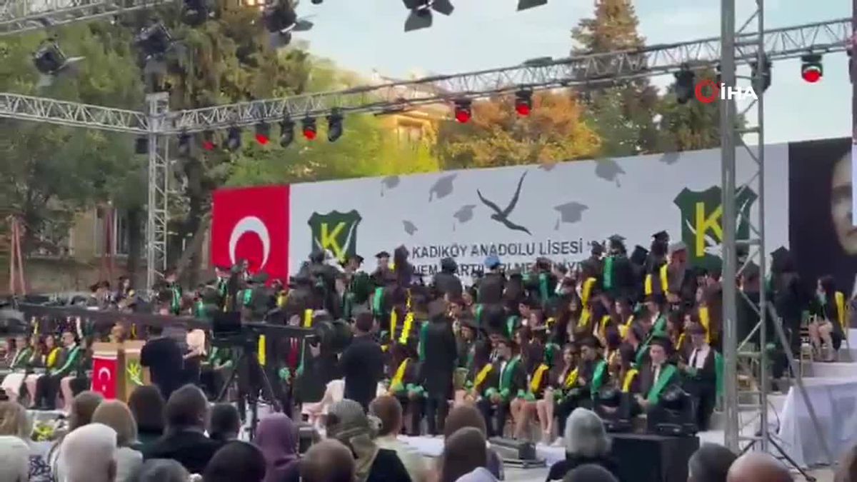 Kadıköy Anadolu Lisesi öğrencilerinden okul müdürüne tepki